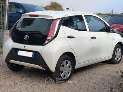 Toyota Aygo Aygo 1.0 VVT-i 69 CV 5 porte x-play Bianco usata Roma