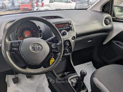 Toyota Aygo Aygo 1.0 VVT-i 69 CV 5 porte x-play Bianco usata Roma