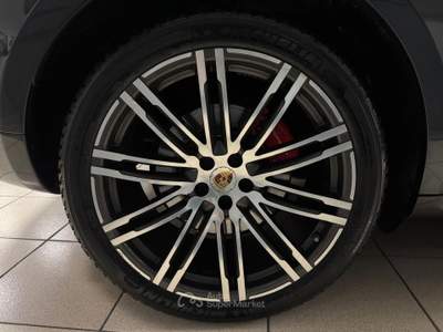 Porsche Macan Porsche Macan Turbo Unico Proprietario Grigio usata Crema