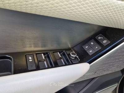Land Rover Range Rover Velar Range Velar 3.0 V6 sd6 R-Dynamic SE 300cv auto Oro usata Torino