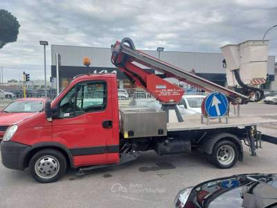 Iveco Daily 2.3 HPI PM-RG CABINATO CON CESTELLO TELESCOPICO 97CV Rosso usata Pisa