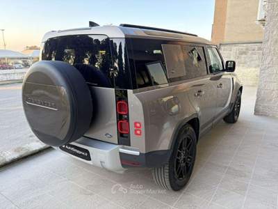 Land Rover Defender 110 3.0D I6 200 CV AWD Auto SE 7 POSTI. Marrone usata Carovigno