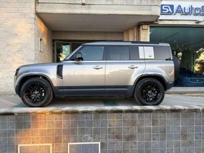 Land Rover Defender 110 3.0D I6 200 CV AWD Auto SE 7 POSTI. Marrone usata Carovigno