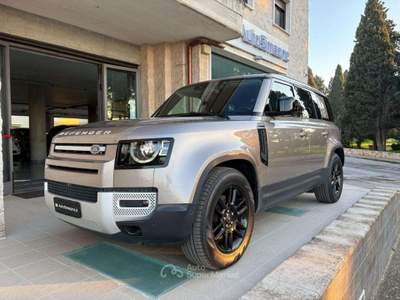 Land Rover Defender 110 3.0D I6 200 CV AWD Auto SE 7 POSTI. Marrone usata Carovigno