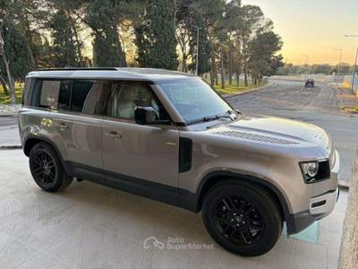 Land Rover Defender 110 3.0D I6 200 CV AWD Auto SE 7 POSTI Marrone usata Carovigno