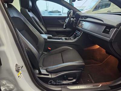 Jaguar XF Sportbrake 2.0d i4 Portfolio AUTOMATICO /TETTO PANORAMICO Bianco usata Martinengo