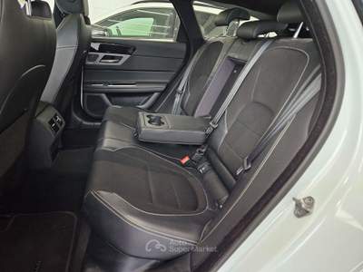 Jaguar XF Sportbrake 2.0d i4 Portfolio AUTOMATICO /TETTO PANORAMICO Bianco usata Martinengo