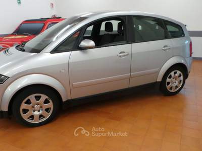 Audi A2 unico propietario . Argento usata Dormelletto