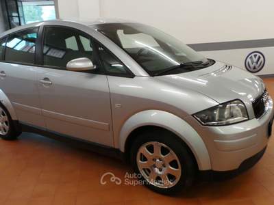 Audi A2 unico propietario . Argento usata Dormelletto