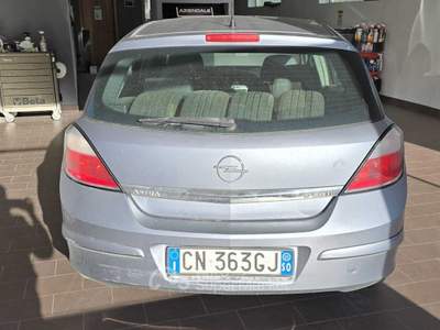 Opel Astra 1.7 CDTi DOPPIO TRENO DI GOMME usata Villa di Tirano