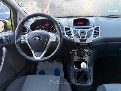 Ford Fiesta 5 porte,radio,clima,comandi al volante Verde usata San Michele Salentino