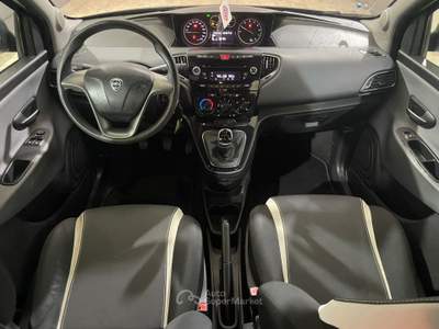 Lancia Ypsilon 85 CV 5 porte Metano Ecochic Gold Nero usata Giugliano in Campania