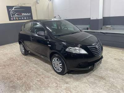 Lancia Ypsilon 85 CV 5 porte Metano Ecochic Gold Nero usata Giugliano in Campania