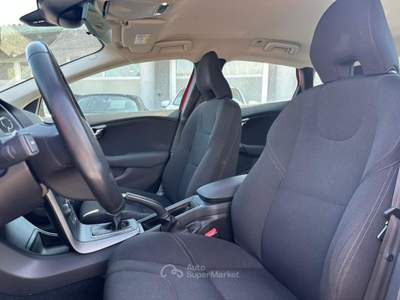 Volvo V40 Momentum D2 Rosso usata Oderzo