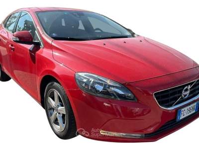 Volvo V40 Momentum D2 Rosso usata Oderzo