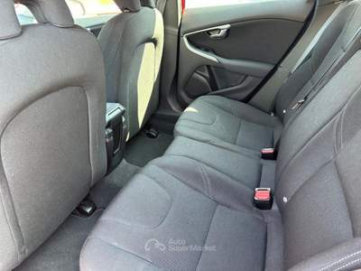 Volvo V40 Momentum D2 Rosso usata Oderzo