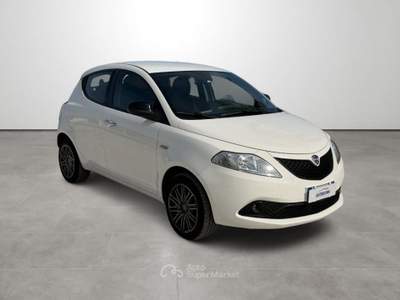 Lancia Ypsilon 1.0 FireFly 5 porte S&S Hybrid Ecochic Gold Bianco usata Marsala