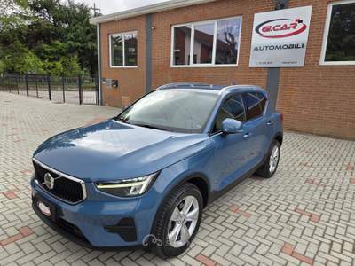 Volvo XC40 automatico Core 129cv Blu/Azzurro usata Robassomero