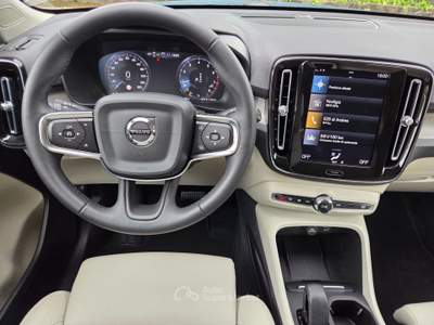 Volvo XC40 automatico Core 129cv Blu/Azzurro usata Robassomero