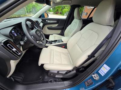 Volvo XC40 automatico Core 129cv Blu/Azzurro usata Robassomero