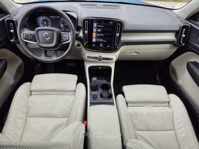 Volvo XC40 automatico Core 129cv Blu/Azzurro usata Robassomero