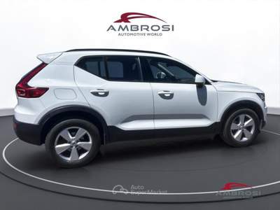 Volvo XC40 T2 Momentum Core Bianco usata Corciano