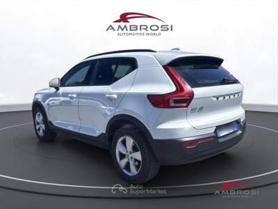 Volvo XC40 T2 Momentum Core Bianco usata Corciano