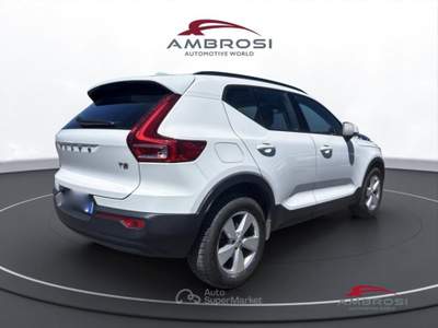 Volvo XC40 T2 Momentum Core Bianco usata Corciano