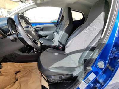Toyota Aygo  Apple CarPlay/Android Auto, sensori parcheggio e retrocamera Blu/Azzurro usata Angri