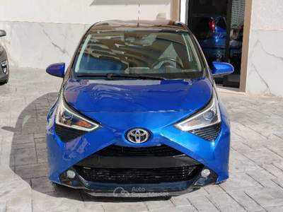 Toyota Aygo  Apple CarPlay/Android Auto, sensori parcheggio e retrocamera Blu/Azzurro usata Angri