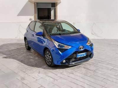 Toyota Aygo  Apple CarPlay/Android Auto, sensori parcheggio e retrocamera Blu/Azzurro usata Angri