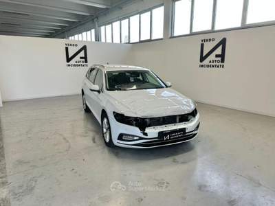 Volkswagen Passat 2.0 TDI SCR EVO DSG BUSINESS Bianco usata Megliadino San Vitale
