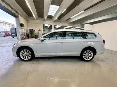 Volkswagen Passat 2.0 TDI SCR EVO DSG BUSINESS Bianco usata Megliadino San Vitale
