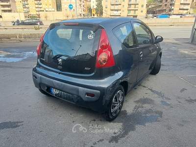 Peugeot 107 PEUGEOT 107 BENZINA- per NEOPATENTATI Nero usata GENOVA