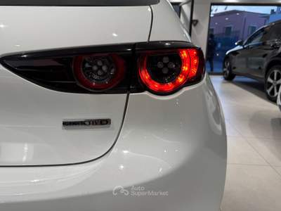 Mazda 3 Mazda3 Hatchback 1.8L Skyactiv-D Evolve Bianco usata AGROPOLI