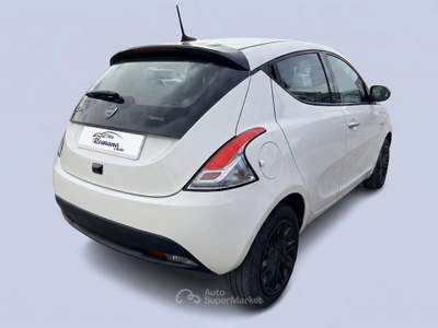 Lancia Ypsilon 1.0 FireFly 5p. S&S Hybrid Gold Bianco usata Sant'Anastasia