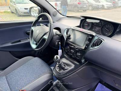 Lancia Ypsilon 1.0 FireFly 5p. S&S Hybrid Gold Bianco usata Sant'Anastasia