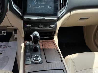 Maserati Ghibli Prestazioni, comfort, stile ed eleganza senza tempo Bianco usata Palomonte