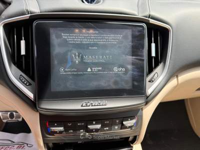 Maserati Ghibli Prestazioni, comfort, stile ed eleganza senza tempo Bianco usata Palomonte