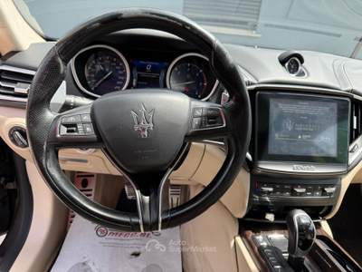 Maserati Ghibli Prestazioni, comfort, stile ed eleganza senza tempo Bianco usata Palomonte