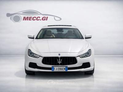 Maserati Ghibli Prestazioni, comfort, stile ed eleganza senza tempo Bianco usata Palomonte