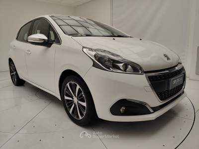 Peugeot 208 I 2015 1.2 puretech Allure 82cv 5p Bianco usata Erba