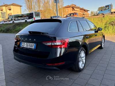 Skoda Superb 2.0 TDI EVO 110KW EXECUTIVE DSG Nero usata Pavia