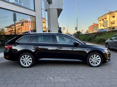 Skoda Superb 2.0 TDI EVO 110KW EXECUTIVE DSG Nero usata Pavia