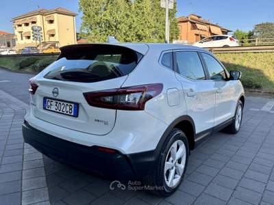 Nissan Qashqai 1.3 DIG-T 140 Business Bianco usata Pavia