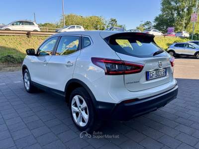 Nissan Qashqai 1.3 DIG-T 140 Business Bianco usata Pavia