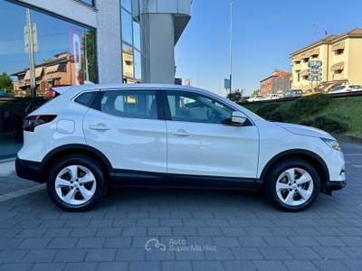 Nissan Qashqai 1.3 DIG-T 140 Business Bianco usata Pavia