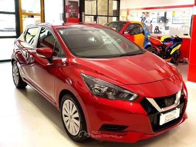 Nissan Micra 1.0 ig-t Acenta 92cv // NEOPATENTATI Rosso usata Barzanò
