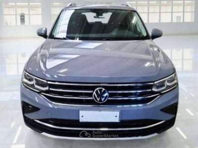 Volkswagen Tiguan Tiguan II 2021 1.5 tsi Elegance 150cv dsg Grigio usata Barzanò