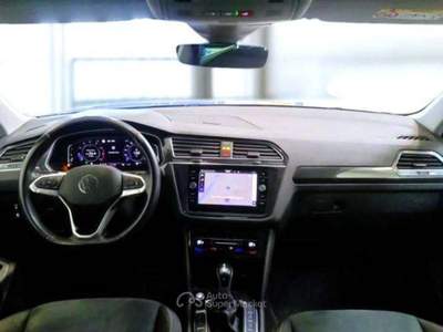 Volkswagen Tiguan Tiguan II 2021 1.5 tsi Elegance 150cv dsg Grigio usata Barzanò